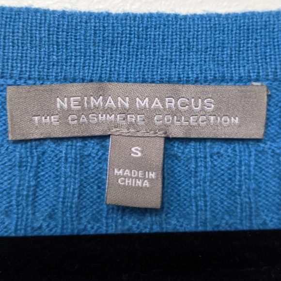 Neiman Marcus Cashmere Cable Knit V Neck Sweater Blue Small - Picture 3 of 7